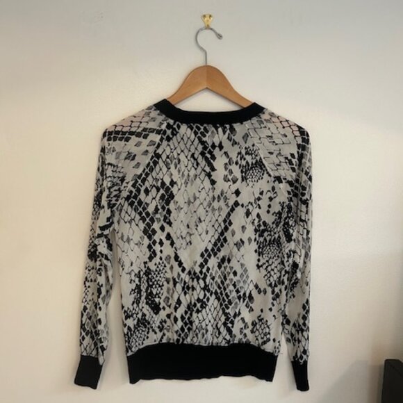 Trina Turk Pretty Python Georgette Hazel Silk Blouse -Size Small - Picture 6 of 7